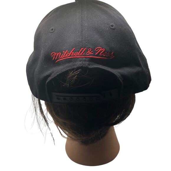Chicago Bulls Baseball Hat Mitchell & Ness Hardwood Classics Wool Black Red - Picture 2 of 11